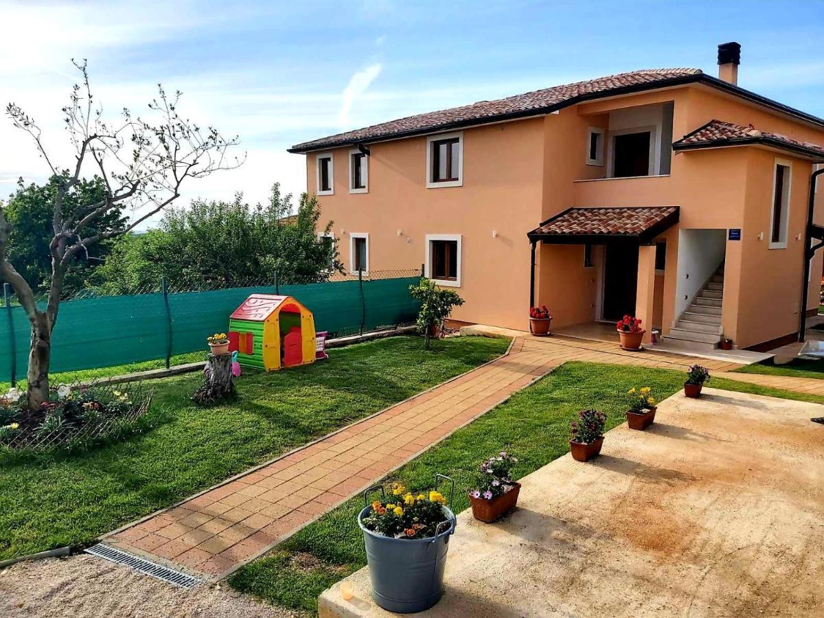 Aisha Apartment Бъртонигла Екстериор снимка
