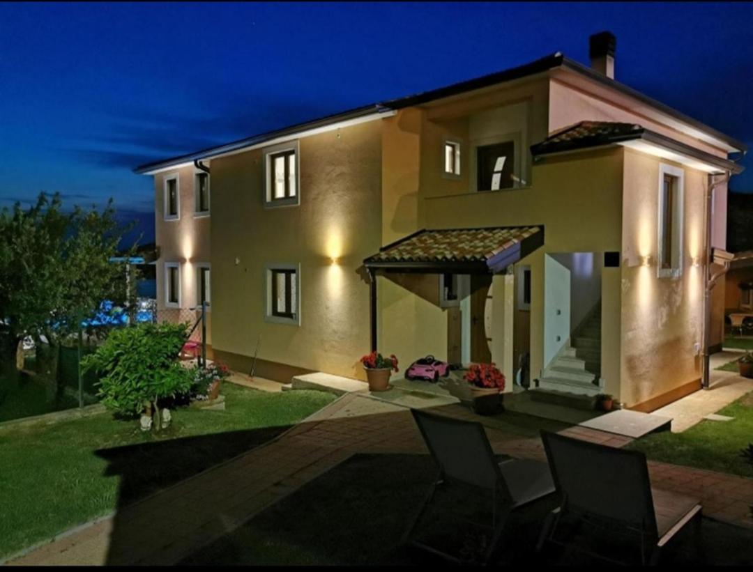Aisha Apartment Бъртонигла Екстериор снимка