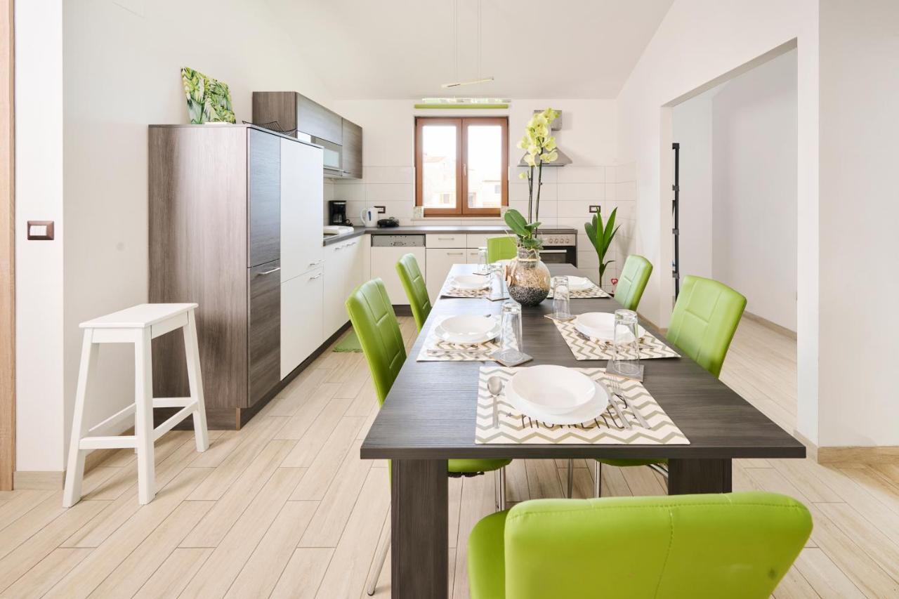 Aisha Apartment Бъртонигла Екстериор снимка