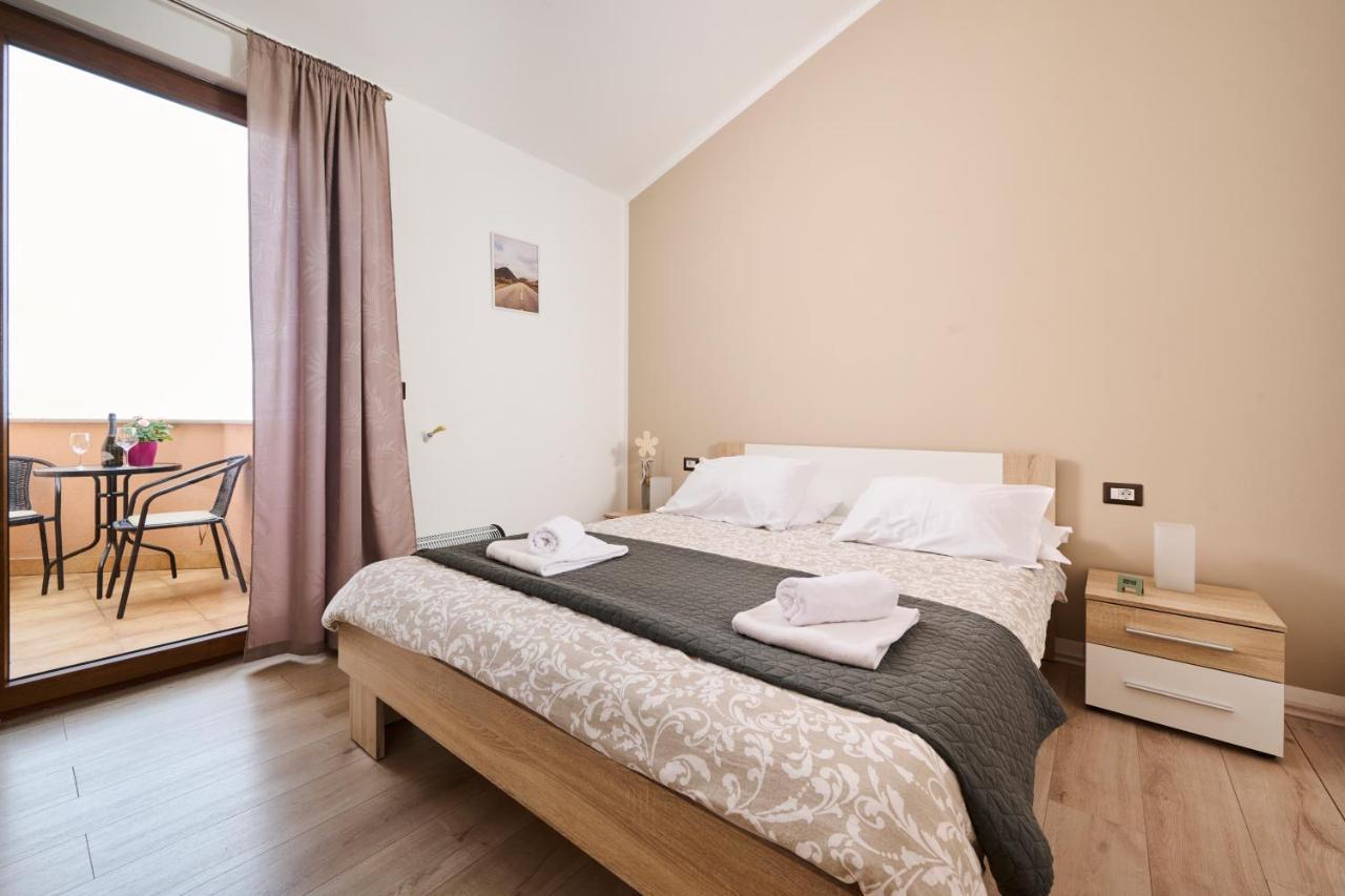 Aisha Apartment Бъртонигла Екстериор снимка